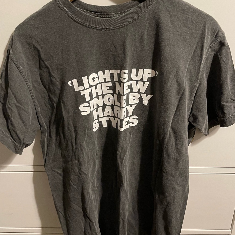 SUPER RARE never been worn lights up harry styles new single  t shirt in medium